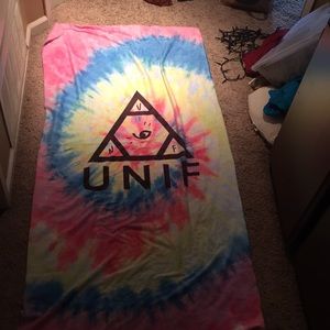 UNIF tye dye towel